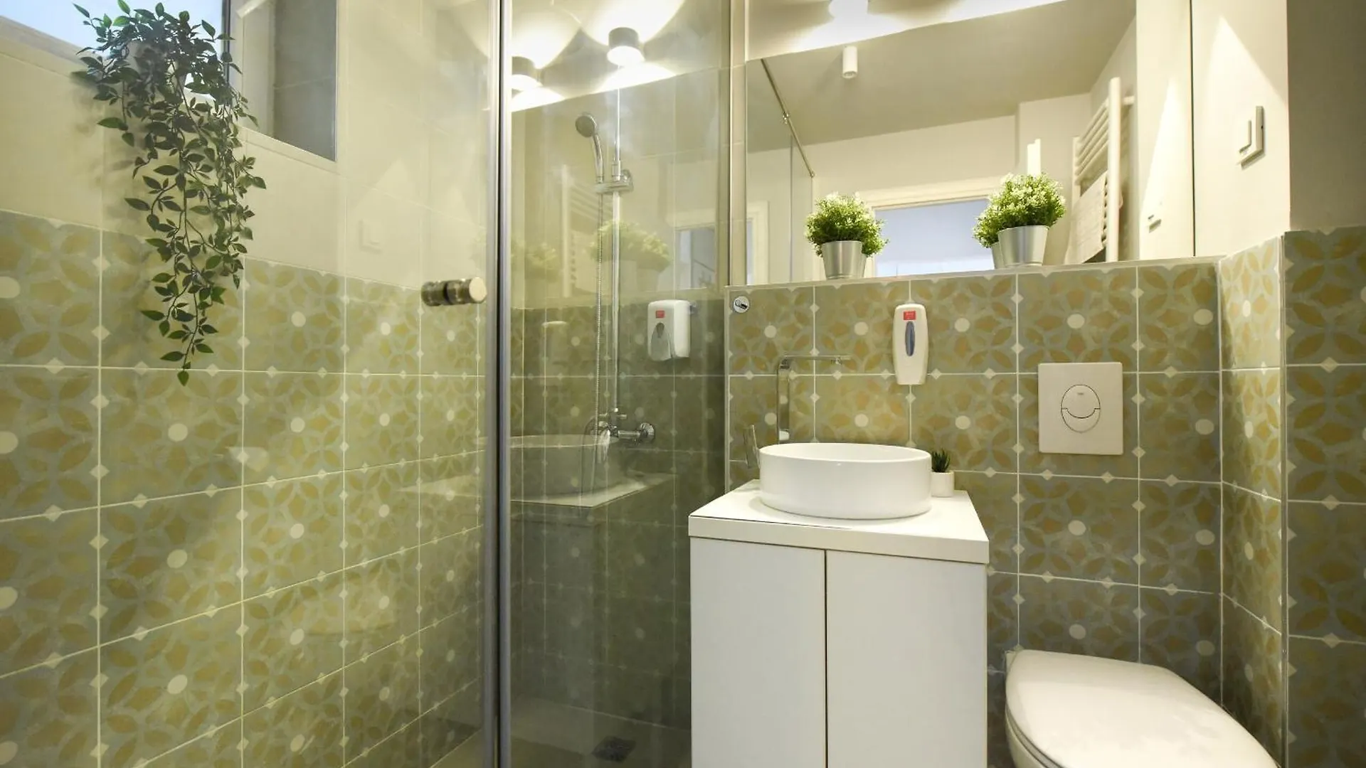 Comfortable 1Br With Balcony In Downtown Bucharest Apartment
