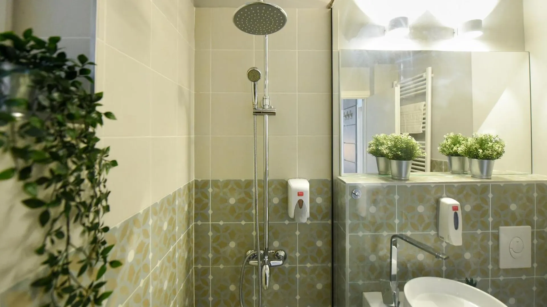 Comfortable 1Br With Balcony In Downtown Bucharest 0*,