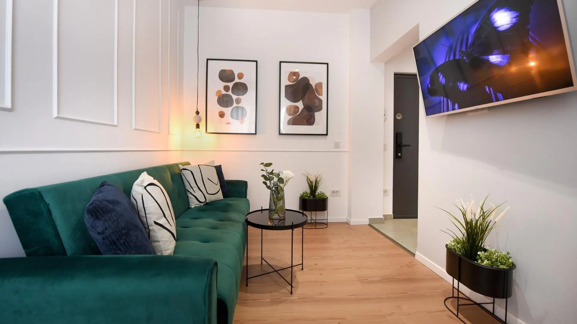 Apartment Comfortable 1Br With Balcony In Downtown Bucharest