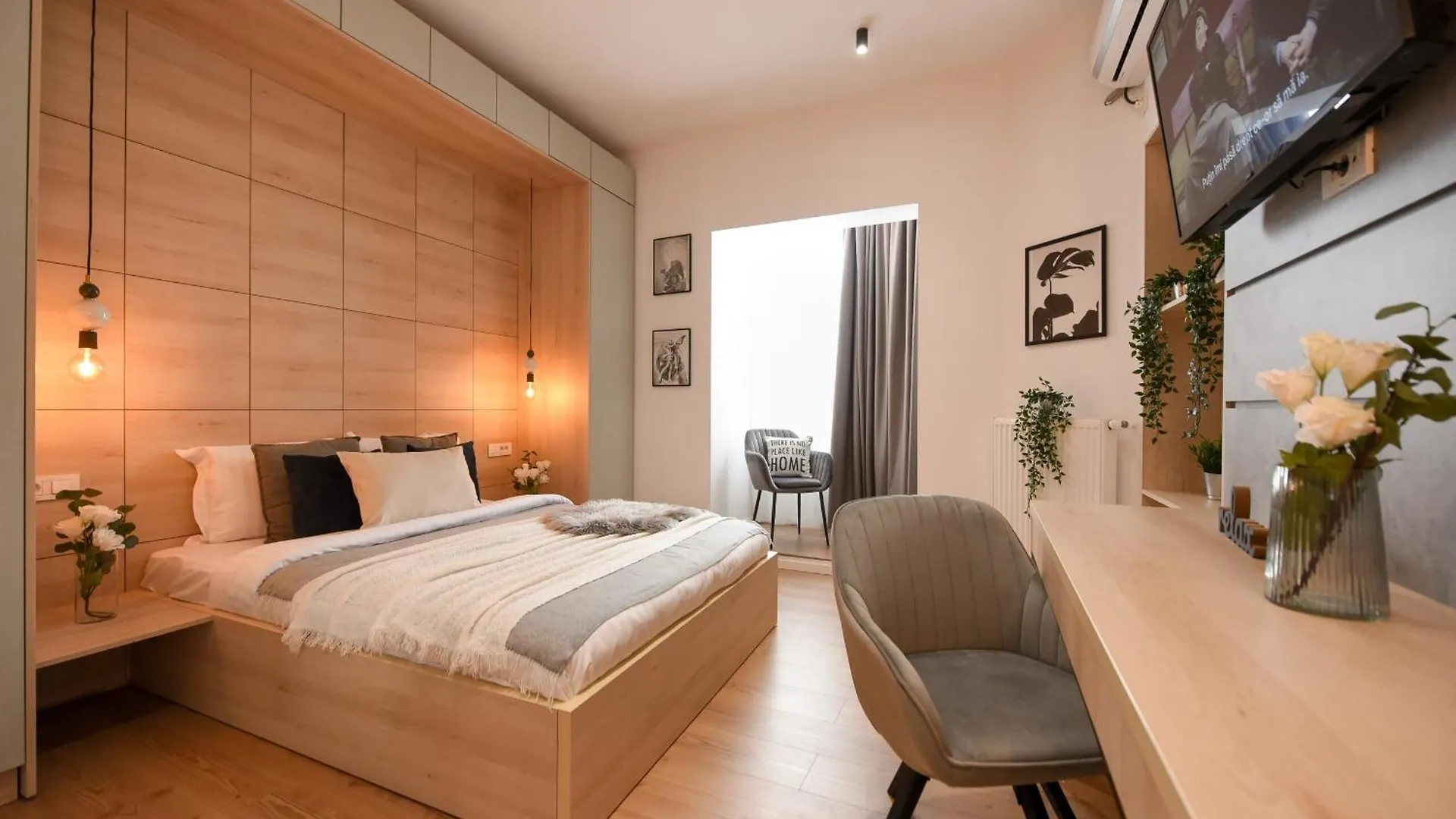 Apartment Comfortable 1Br With Balcony In Downtown Bucharest Romania