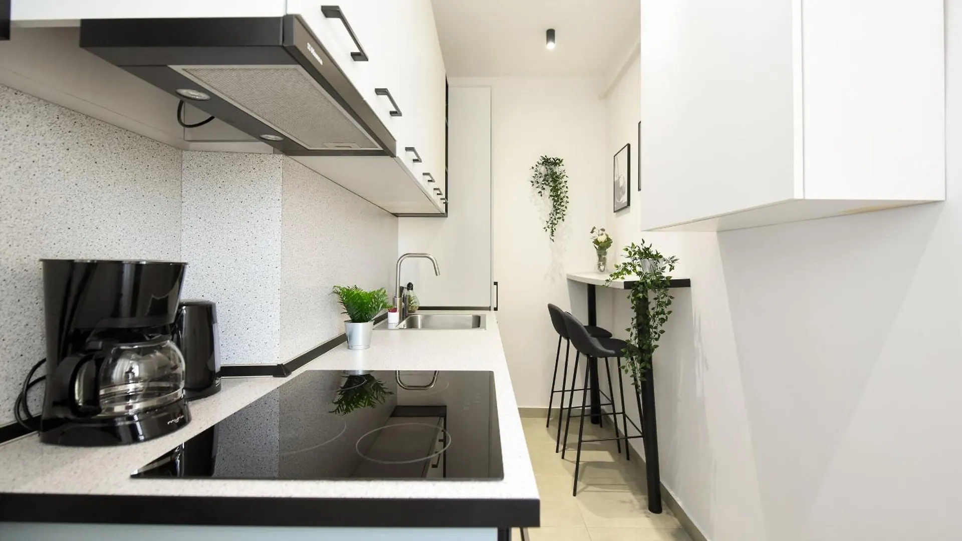 Apartment Comfortable 1Br With Balcony In Downtown Bucharest