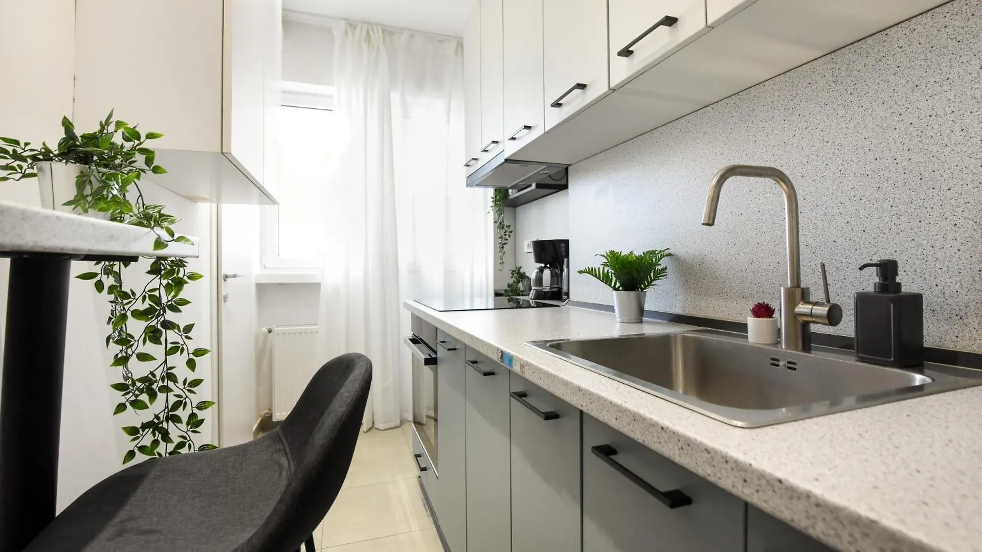 Apartment Comfortable 1Br With Balcony In Downtown Bucharest