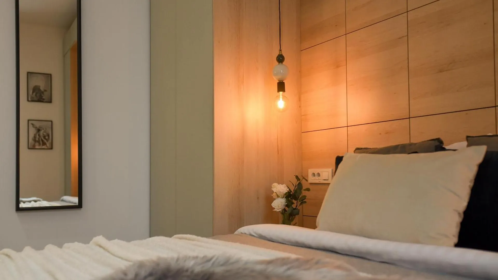 Comfortable 1Br With Balcony In Downtown Bucharest Apartment