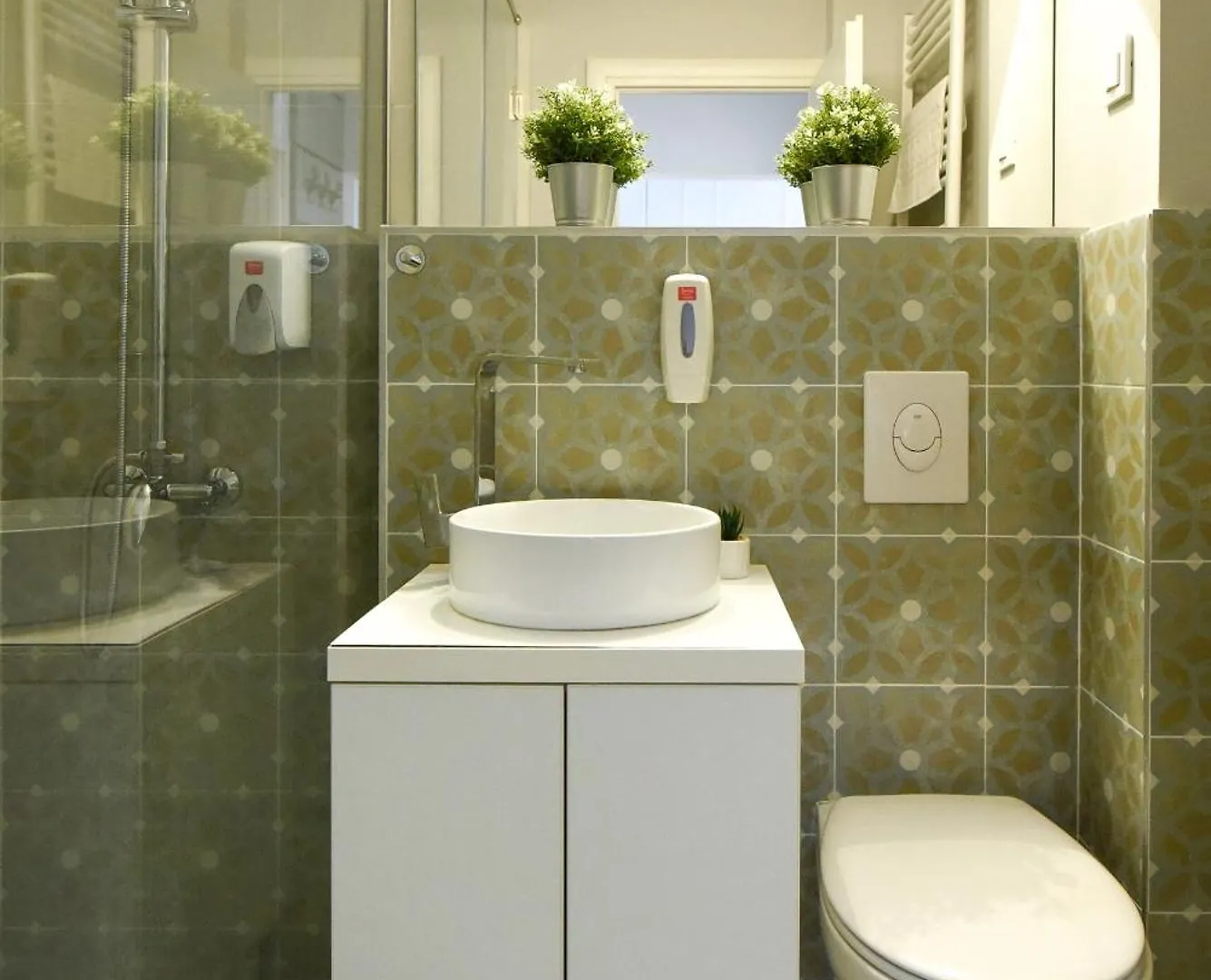 Comfortable 1Br With Balcony In Downtown Bucharest Romania