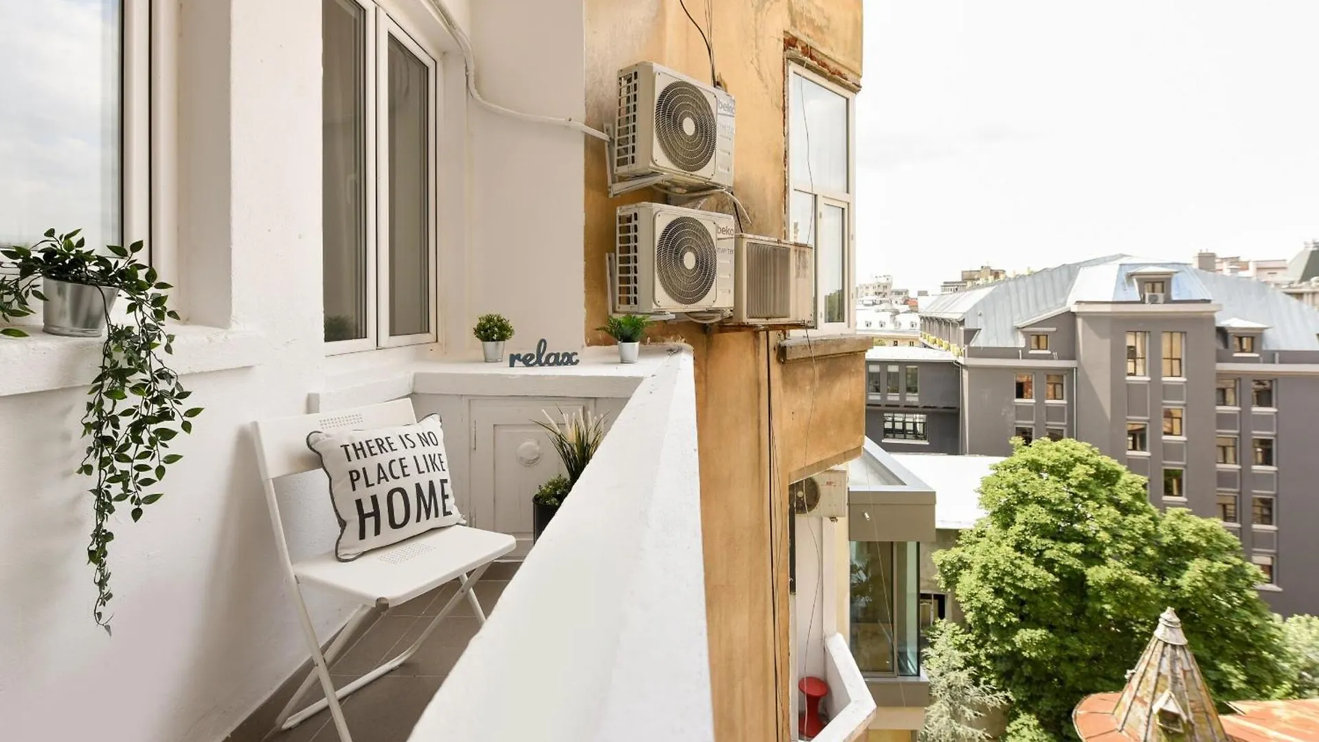 Comfortable 1Br With Balcony In Downtown Bucharest Apartment
