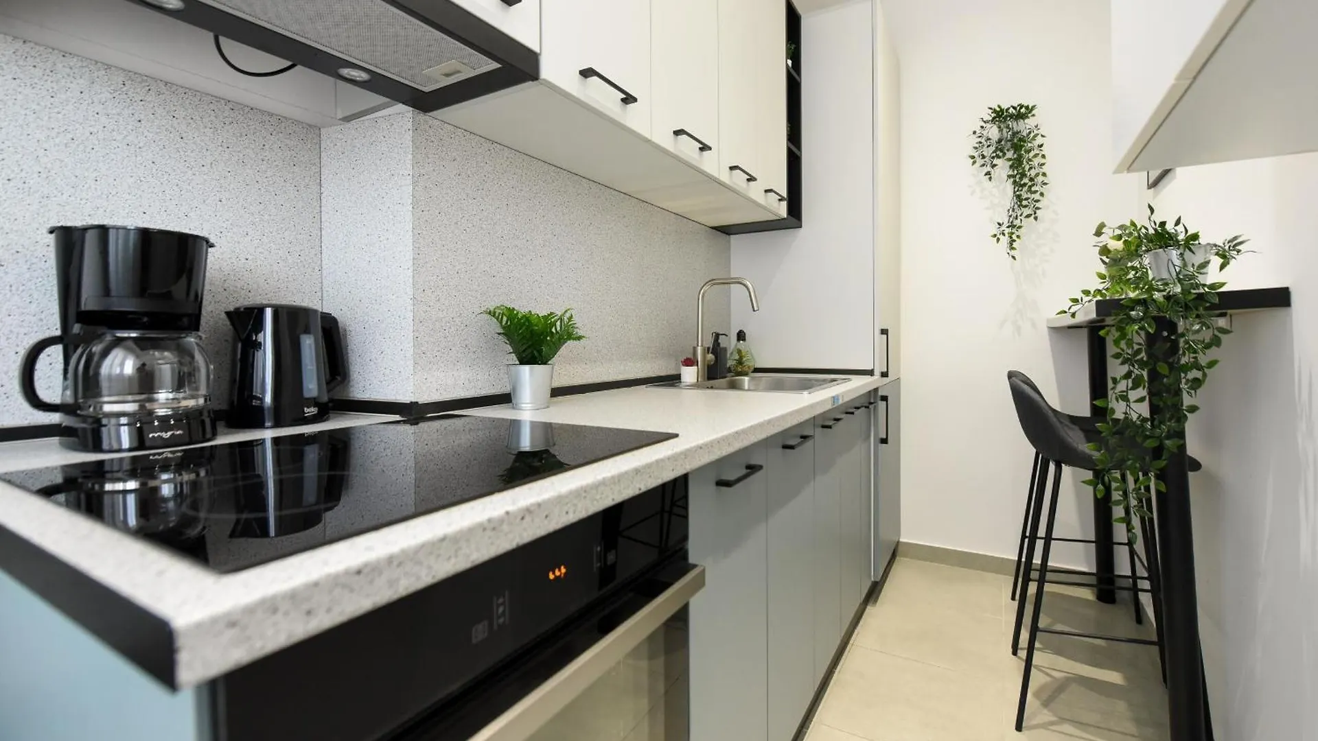 Comfortable 1Br With Balcony In Downtown Bucarest Appartamento